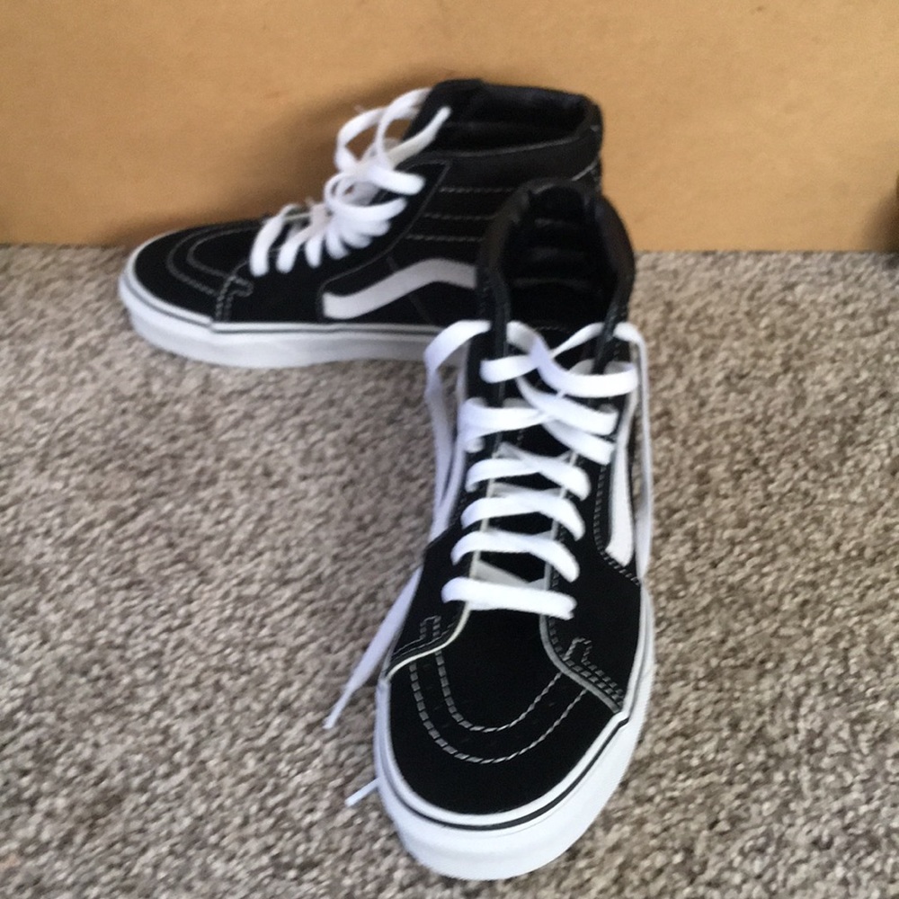 NWT Vans 6.5 women’s sneakers